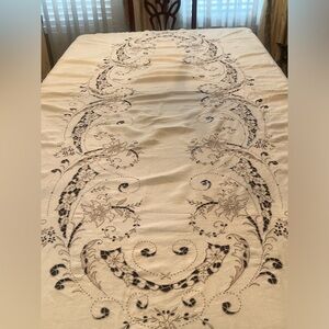 Beige MADEIRA LINEN HAND EMBROIDERED FLORAL CUTWORK TABLECLOTH VINTAGE:115”x 63”